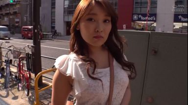 〚人妻ナンパ〛　「気持ちいいですか？」エロっ気漂わせる人妻は童貞くんと一緒に入浴して生チンポを優しく手洗いのthumbnail