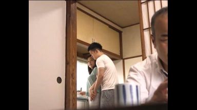 【近親相姦】｢我慢できないよ｣息子に犯されたあの日から、私たちは夫の目を盗みセックスを繰り返すようになりました。のthumbnail