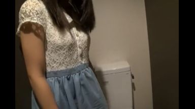 ♥「ここでするの？…♥」トイレで枕営業する少女…また来てね…リフレ嬢と個人撮影自撮りで生ハメしちゃうのthumbnail