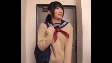 ♥清楚で大人しい同級生を自宅に招いたら純白パンツ丸見えで思春期チンポは発情して玄関でハメ狂ちゃう♥のthumbnail