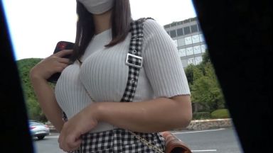 【素人ナンパ】「ナンパは苦手なんで…」警戒心の強いパイスラ女子を街中でナンパ！予想通りのデカパイ揺らして悶えまくりのthumbnail