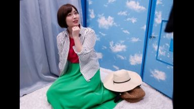 ☆人妻ナンパ☆　２７歳だという旦那さん想いの絶対に浮気なんてしそうにない真面目タイプの美人奥さまがとびきりスケベな淫乱メス犬に豹変！昼下がりの街中で声を掛けられて乗車したマジックミラー号で剥き出しのオマ●コにハイパワー電マをビタ当てされて激しく興奮した欲求不満の人妻が魅せる淫らな姿を見逃すな！のthumbnail