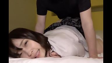 ＜無料動画＞色白美少女の制服JKと…着衣のまま濃厚イチャラブ中...のthumbnail