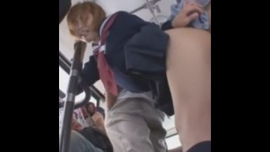 誘ってるとしか見えないミニスカJKのギャル、バスで挿入レイプされるも周りはスルーのthumbnail
