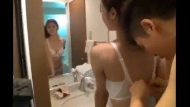 ♡「一緒にお風呂はいろうか♡」童貞君を中出しで筆おろしする人妻…三十路奥様で童貞喪失のthumbnail