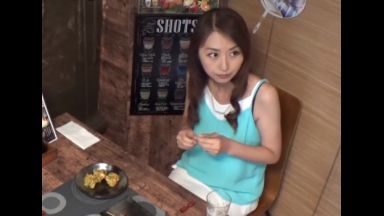 ♡「相席いいですか？…どうぞ♡」37歳人妻…旦那が浮気で裏切ったから…私もしちゃお…どぴゅぴゅぅぅぅ搾り取りのthumbnail