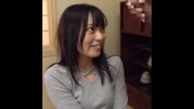 【センズリ鑑賞】凄いですね・・触ってみたいです！男優の巨根に発情・・抵抗なく咥えこんで中出し不倫に発展のthumbnail