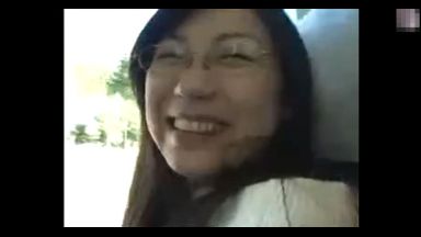 【人妻 ハメ撮り中出し】家庭的素朴メガネな他人奥さんを温泉旅行へ連れ出し夫に見せたことのない本性丸出し濃厚セックスアヘ姿を撮影のthumbnail