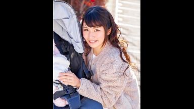 ２４歳だというが結婚してすでに出産経験もある家族思いの美人奥さまがとびきりスケベな淫乱メス犬に豹変！街中で声を掛けられて乗車したマジックミラー号で旦那さんよりも立派な極太チ●ポを見せつけられてソノ気になった人妻が下品なアヘ顔で悶え狂いエロ汁まみれで絶頂しまくる淫らな姿を見逃すな！のthumbnail