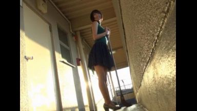 ☆人妻☆『本当は興味あるんでしょ?』わざと"落とし物"をして男を招き入れる不貞妻!玄関開けたらすぐ喰われた!のthumbnail