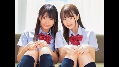 【松本いちか…久留木玲♥】家に呼び出した小悪魔な双子姉妹に童貞チ〇ポを扱う練習台にさせられゆっくり咥えて跨って。。。のthumbnail