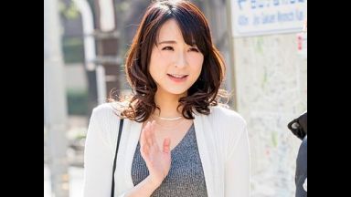 【熟女ナンパ】三十路美魔女美女人妻を有名男優が口説くエロ企画！見た目清楚な浮気妻がプロの肉棒でエロエロ不倫セックス！のthumbnail