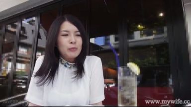 ＜熟女×ヤリマン＞まだ現役の美人熟女さんがお兄さんの肉棒に我慢出来ずハメｗのthumbnail