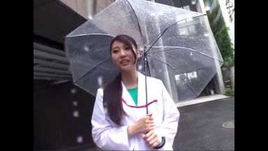 【素人ナンパ】「彼氏と別れてから…」セックスご無沙汰の薬剤師美女を連れ込み無許可中出しSEXで強引に種付け性交ｗのthumbnail