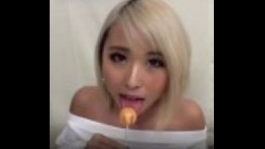 「え、エッチしちゃう？いいよー♡」動画サイトでエッチなAMSRを配信してる金髪ギャルがノリでハメ撮り開始///のthumbnail