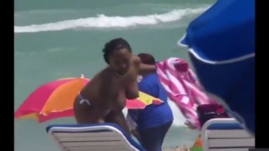 ヌーディストビーチで見つけた女達がエロ過ぎて勃起しそうｗｗｗのthumbnail