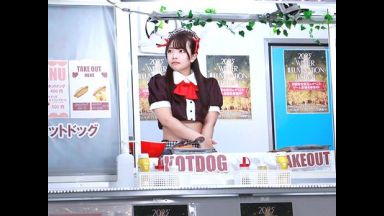 冬休み中の美少女JDが半裸で移動販売に挑戦！下半身丸出しの状態で接客する羞恥プレイで挿入されるエロエロセックス企画！のthumbnail