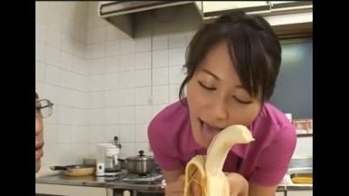 ♪熟女♪『お手伝いしますね?』けが人の介護に来た人妻が下の世話までサポート！のthumbnail