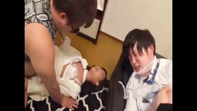 【鬼畜レイプ】旦那が見ている目の前でボロクソに犯される美人妻！拷問イラマチオからマンコ崩壊の鬼ピストンで中出し！のthumbnail