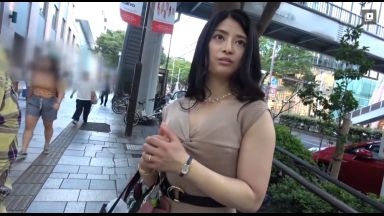 【ナンパ・性獣セレブ妻】清楚な美人がド淫乱性癖・・スケベな下着姿で巨根の男優相手に乱れまくり！のthumbnail