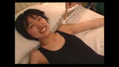 【こしょこしょ くすぐり】くしゃみをして鼻水を水着に着けちゃう女の子ｗのthumbnail