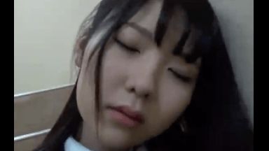 睡眠薬で眠らされたちっぱいパイパン美少女系女子校生が変態オヤジに犯される。のthumbnail