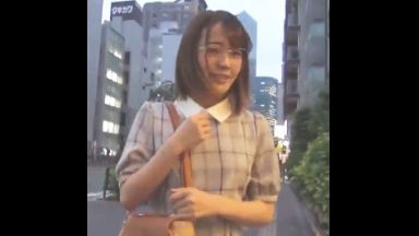 ☆メガネ☆素人ナンパ☆清楚☆淫獣！みんな観て…中出し※中だし！ニーソでみんなオナニーしちゃおうよ※ニーハイのエロエロ動画→フェラのthumbnail