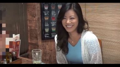 美熟女ナンパ♡夫婦仲が悪く一人飲みしてた人妻をナンパして激中出しのthumbnail