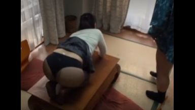 管理人に隠しカメラ設置され、大家には家賃考えてやると迫られてしまうムチムチ未亡人‼ 羽賀そら美のthumbnail