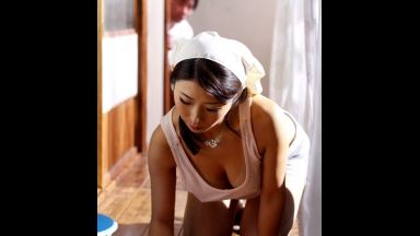 ♡海外旅行帰りで日焼けした母を見て息子が欲情したことを知った母親は、自分のおマンコにチンポを誘って母子相姦に…のthumbnail