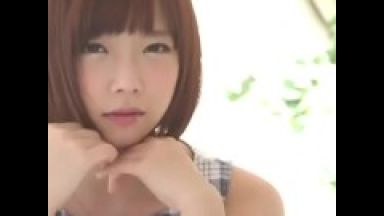 芸能人として活躍する超特級レベルの童顔ロリ巨乳美少女、紗倉まなちゃん！ショートカットヘアで透明感抜群かわいい！のthumbnail