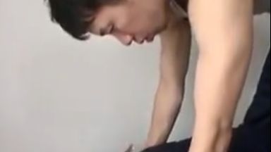 めっちゃかわいい童顔ロリ貧乳スポコススレンダー美脚美女と生ハメ生中出しセックスショートカットヘアかわいい！のthumbnail