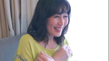 〚熟女ナンパ〛　「わー、どうしましょ」おばさんリアクションの熟妻が初めての３Pに興奮しアナル責めにも歓喜のthumbnail