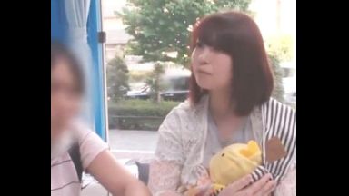 ♥赤ちゃん抱っこした夫婦「あなた…本当にいいの？」絶倫まんこに中出ししちゃう人妻…2人目は誰の子供？♥のthumbnail