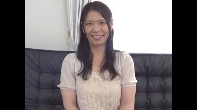 【センズリ鑑賞】40代美魔女美女人妻が初めてのせんずり鑑賞！エロエロおっぱい晒し射精をお手伝いして精子ぶっかけ射精！のthumbnail