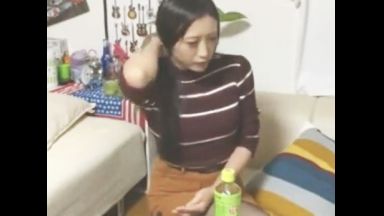 ♥隠し撮り※人妻中出し「こんなおばちゃんを抱いてくれるの？♥」ご無沙汰の完熟マンコは中だし精子で溢れちゃうのthumbnail