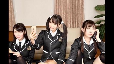 「もっと感じて欲しいの？」ヤラせてくれるけどアナタのチンポに興味なし！スマホばかりいじってる女子と虚しい性交【3DVR】のthumbnail