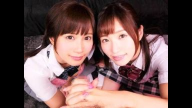 【W小悪魔な風俗嬢に♥】小さな手で大きなチ〇ポを掴んできた女子高生2人に優しく擦られ交互に亀頭を咥えスロートして。。。のthumbnail