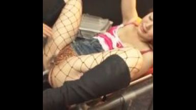 【閲覧注意/スカトロ】怒涛の大量浣腸＆アナルファック！ブチ込みまくった浣腸を栓するようにズブッとチンポで蓋をしてアナルファック！チンポ抜いたら噴出する大量腸汁！【花宮あみ】のthumbnail