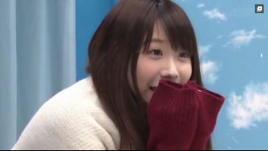 〚マジックミラー号〛　控えめな感じの可愛い女子大生が曲がりチンポに悩む男子の男性器を目の前にして焦りまくりのthumbnail
