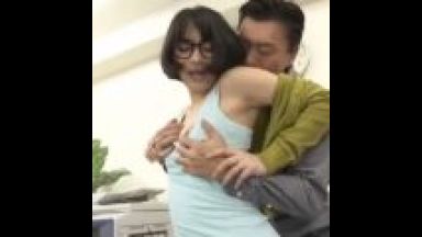 【西野翔】あ～挿れちゃだめぇ！メガネ清楚な人妻ＯＬが上司の巨根の誘惑に負けて・・挿入を許して不倫セックス！のthumbnail