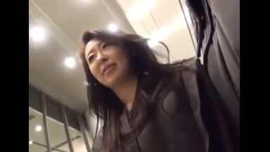 ！セックスしよう…人妻＋人妻ナンパ！浮気でどぴゅぴゅぅぅ…不倫のエロH動画「あぁぁ…イクぅぅぅ！」☆おばさん☆のthumbnail