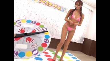 《ギャル×中出し》日焼けGALさんツイスターゲームでビクビクしてペニスでオラオラ中にザーメン発射ｗｗｗのthumbnail