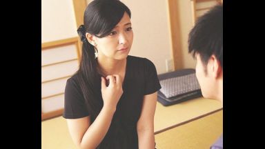 ♥父の一周忌に未亡人の母親と息子が遺影の前で欲情にあがらえずにイキ狂っていく…あなたゴメン…でも寂しすぎるののthumbnail