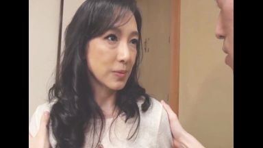 ★近親巣姦★ママ★痴女★母子相姦！みんなで見よう…美魔女＠美熟女！NTRでお前のザーメンどっぴゅぅぅぅ搾りだしちゃえ※ おばさんでイクイクエロ動画「もうイクぅぅっあっぁぁ！」お母さんのthumbnail