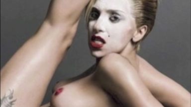 レディー・ガガのおっぱいが丸見えだからご覧下さいｗｗｗのthumbnail