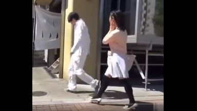 ♡「恥ずかしいですぅ♡あぁぁっ挿ってくる…」丸見えのガラス張りでゆっくり騎乗位でチンポ挿入する女子大生のthumbnail