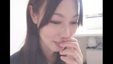 ！！恥ずかしがる真面目な人妻にチンポ見せたら欲情して挿入しちゃった！！いいよ…濡れちゃったのthumbnail