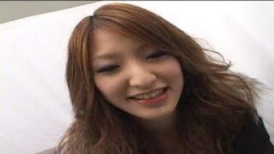 可愛いギャルをナンパ 二本のチンポ見せつけセンズリ 発情お股が愛液でヌメヌメマジ濡れのthumbnail