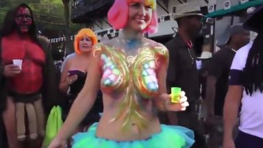 海外には素っ裸になれるフェスティバルが時々開催されるようだ。のthumbnail